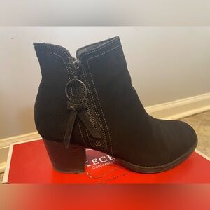 Sketchers Leather Suede Booties. Size 8.5 W